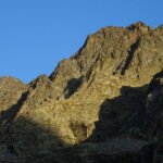 Lo sperone all'alba, ben evidenti i 3 risalti che lo costituiscono