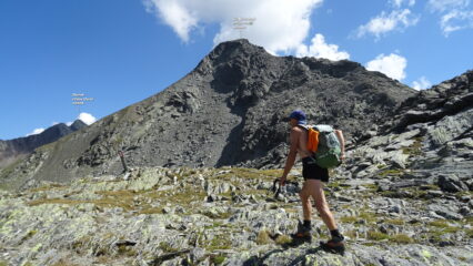Valicato il colletto si intravede la nostra meta.