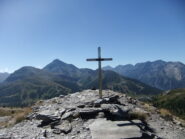 Croce sulla dorsale verso il Pitre d' Aigle con Rognosa sullo sfondo