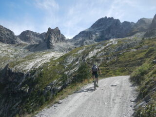 salita al cospetto della Rognosa d'Etiache 3382 m.