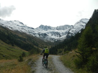 il Monte Barifreddo al centro e il Monte Appenna sulla destra