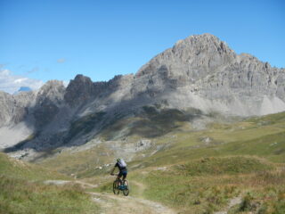 Colle Salsas Blancias e vista su Rocca la Meja