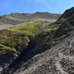 Il sentiero che supera il salto nel vallone Combette