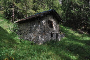L’alpeggio di Freydevaz salendo da Tsapy