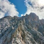 Fine delle difficoltà, tenere sempre la destra lungo lo spigolo per uscire sulla grande cengia superiore.