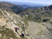 Angela e Luca arrivano sulla cengia.