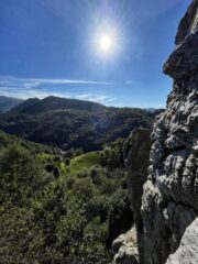Pilastro rosso al pomeriggio 