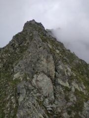 Lungo la parte iniziale della via, sempre sul filo di cresta