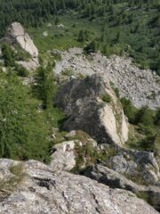 La parte iniziale della via che si sviluppa sulla cresta di questi torrioni