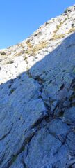 Al fondo della cengia in leggera salita la terza calata