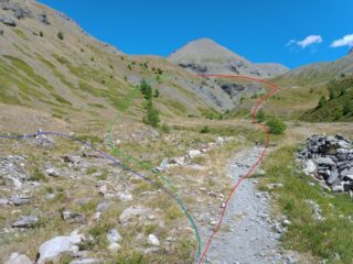 In Blu la traccia per la Rognosa (occhio che all'inzio è ben marcata e ha diversi ometti), In verde la traccia diretta (gps): sconsigliata, rossa l'