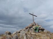 una delle due rudimentali croci di vetta
