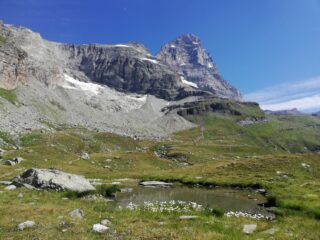 dal sent.65: laghetti prima del rifugio ( a ds.)