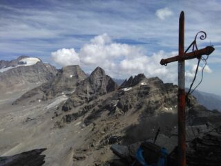Croce dell'anticima e gruppo del Gran Paradiso