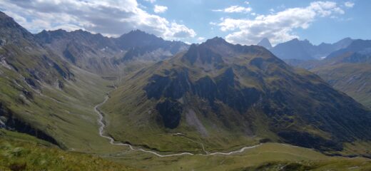 In salita verso i laghi e colle Fenetre 