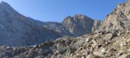 la salita al colle di Salza tra pietraie e sfasciumi