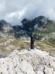 la statua della madonna sulla cresta NO