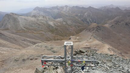 Dalla croce di vetta sul tratto da percorrere.
