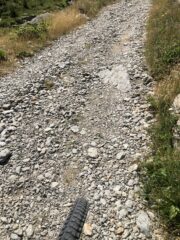 Il fondo stradale subito dopo il Lago Laus (peggiora)