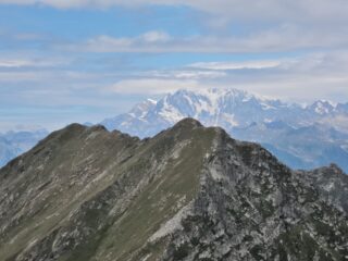 Le due cime del Togano con il Rosa sullo sfondo