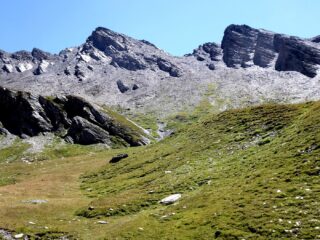 P.ta Seras e canale di salita dal pianoro alla base.