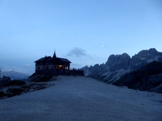 Rifugio Preuss al crepuscolo.