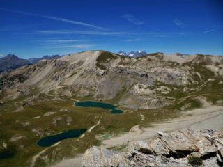 I laghi, salendo per la cresta che conduce alla cima