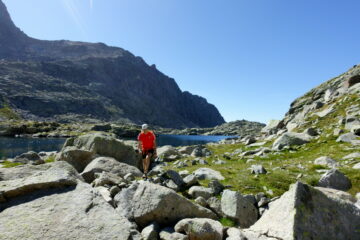 Ultima tracce di verde intorno al lago di Motta.