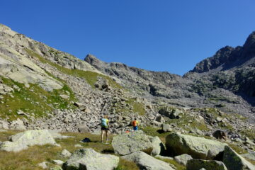 Il vallone dopo il lago di Motta. Le Uje sono a sx, non ancora visibili.