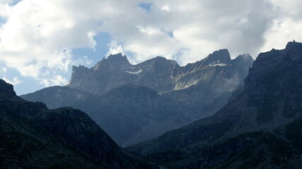 Gran Paradiso (sx) e Punta di Ceresole dall'alpe la Bruna.