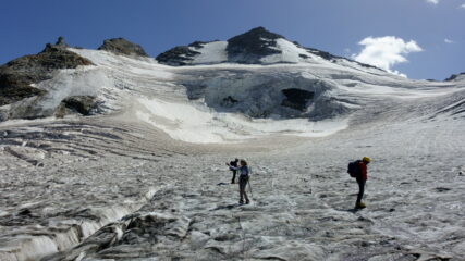 In basso, sul ghiacciaio della Tribolazione.