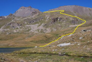 La via di salita al Col Vallonet (3062 m) dal Lago Coronas