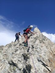 Sulla prima parte della cresta tra le due cime.