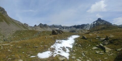 Panorama dal vallone di salita, con Redessau e P.ta des Crottes