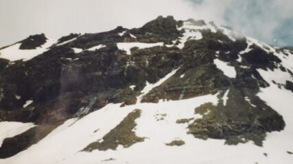 la massiccia mole dell'Helsenhorn..