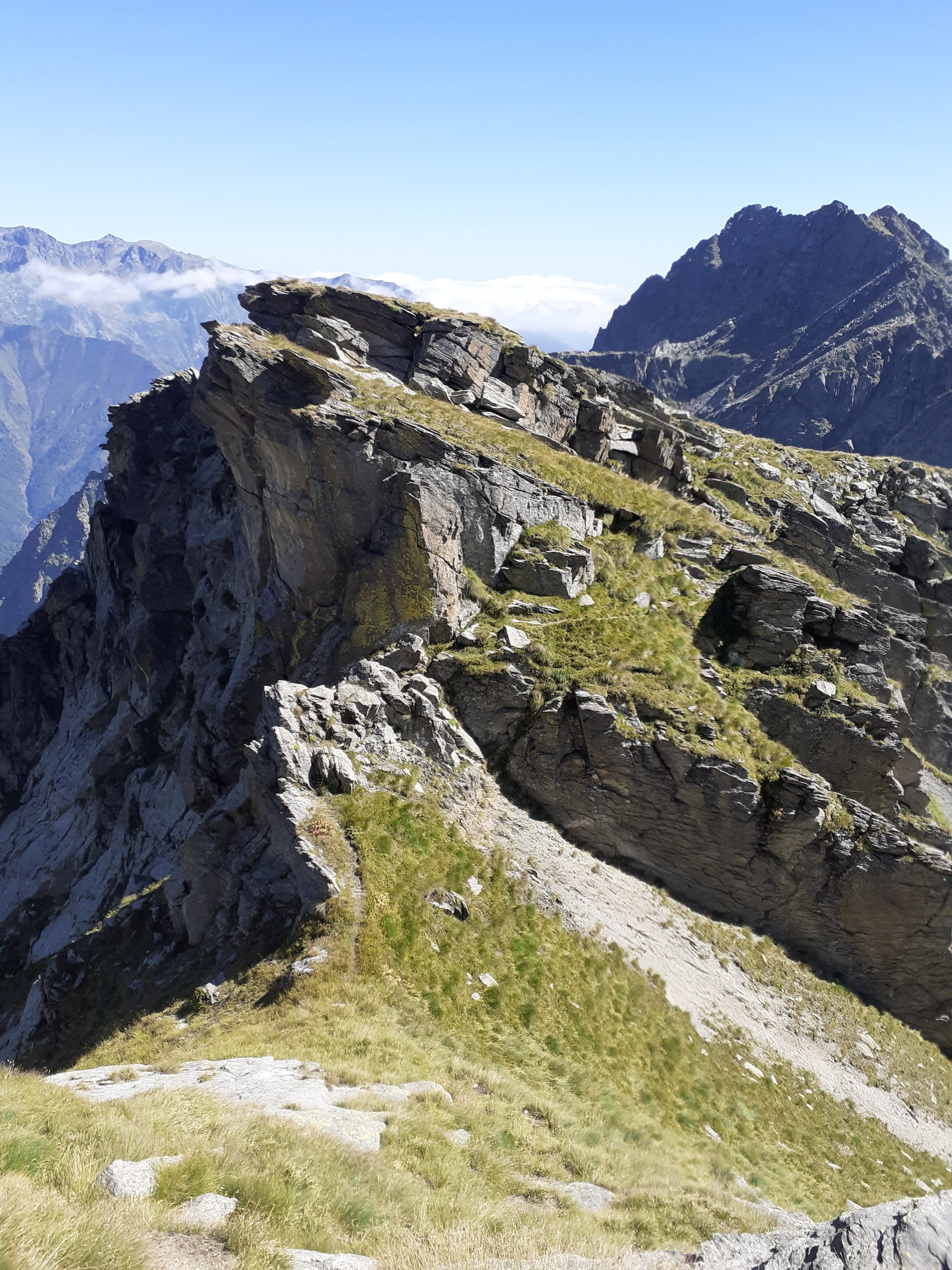 IL  colletto 2536 m. dove comincia la cresta sud est