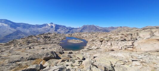 Lago dalla forma particolare verso colle di Ferauda