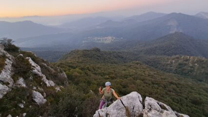 In uscita dalla Destra del Fò con Brinzio e Luino sullo sfondo