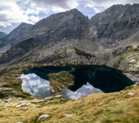 Il lago fotografato dal sentiero che sale al casotto