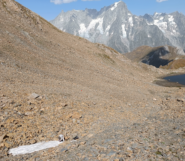 Rifornimento su nevaio in salita al Pascal