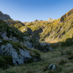 Zona bivio per il Marzo (non segnato, roba da intenditori). Il sentiero per la Fricolla continua a sx, ben segnato