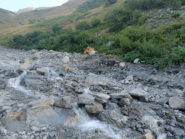 Attraversamento del torrente Chambave ad agosto, per fortuna possibile ora, e anche risistemato