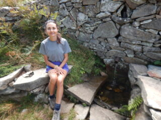 Fontana di acqua buonissima sul sentiero di discesa
