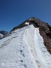la breve testata del ghiacciaio da attraversare prima degli ultimi passi per la vetta.