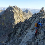 Discesa dalla Testa Rossa, la cresta della Becca dal Vir di sfondo