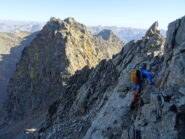 Discesa dalla Testa Rossa, la cresta della Becca dal Vir di sfondo