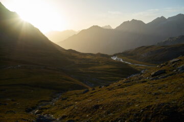 All'alba tra il Rifugio Sella ed il Colle della Rossa