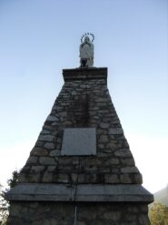 Stele con Madonna in vetta al Castelletto