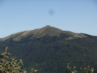 L' inconfondibile Monte Lesima