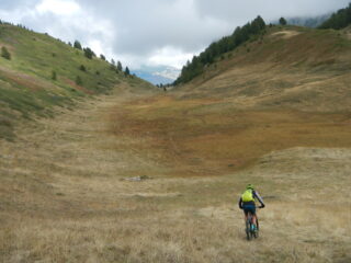 in discesa verso il Lago Nero